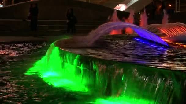 Dancing luminous fountains in Moscow at night. — Stock Video