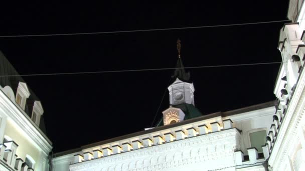 Casas de piedra blanca en Moscú por la noche . — Vídeos de Stock