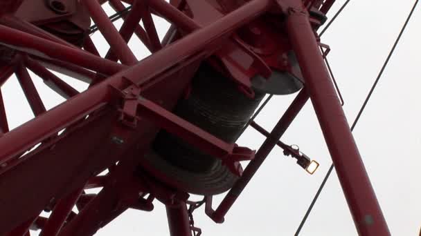 Close-up of metal cable crane winch. — Stock Video