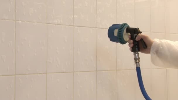 Washing and cleaning of white tiles on the wall in an industrial workshop. — Stock Video