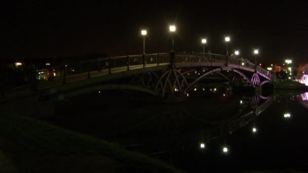 Fuentes danzantes en Moscú por la noche. — Vídeo de stock