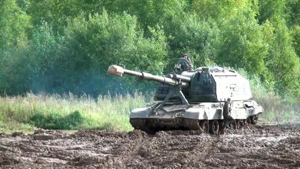 Militaire tank voor strikeball. — Stockvideo