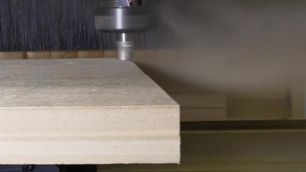 Malning maskin trä Cnc för industriell möbeltillverkning. — Stockvideo