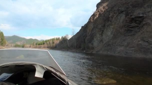 Airboat airglider en el río de montaña Temnik . — Vídeo de stock