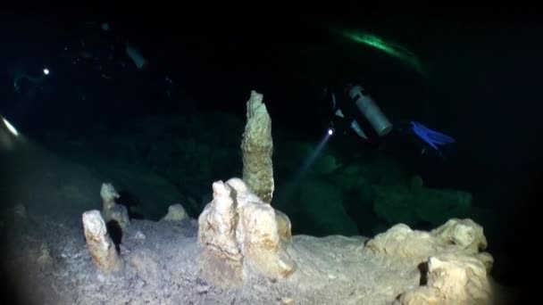 Yucatan cenotes cavernas subaquáticas . — Vídeo de Stock