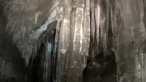 Cueva en Svalbard Ártico . — Vídeos de Stock