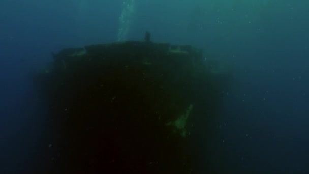 Sunken ship underwater Red sea. — Stock Video