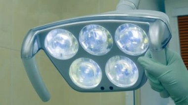 Ampul profesyonel tıbbi donatımın kliniğinde diş hekimliği.