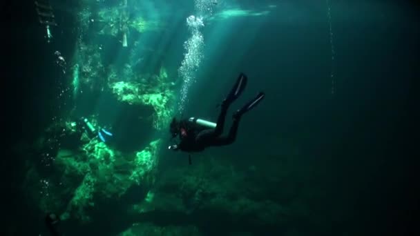 Cenotes de Yucatán bajo el agua . — Vídeo de stock