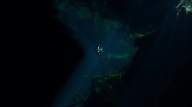 Yucatan Meksika cenotes sualtı.