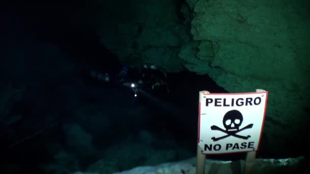 Yucatan México cenota subaquático . — Vídeo de Stock