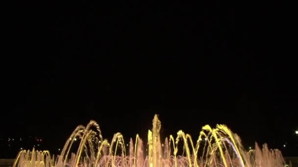 Dancing fountains in Moscow at night. — Stock Video