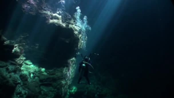 Cenotes Yucatan под водой в Мексике . — стоковое видео