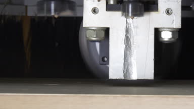 Makine ahşap Cnc freze üzerinde daire testere ile kesme.