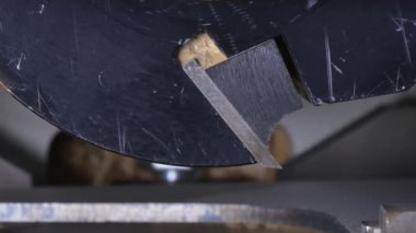 Daire Testere makinesi ahşap Cnc freze üzerinde.
