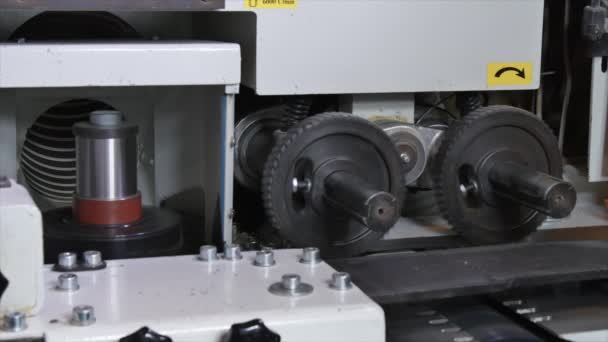 Mecanismos y detalles de la máquina CNC de madera . — Vídeos de Stock