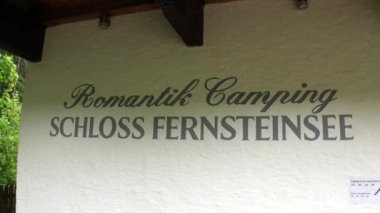 Kamp Fernsteinsee Nassereith Fernpass, yeşil dağ.