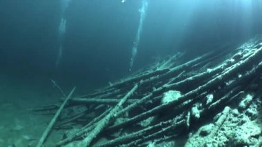 Scuba diving Fernsteinsee dağ gölü sualtı Tirol Avusturya.