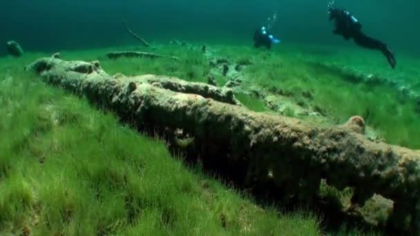 Горное озеро Фернштайнзе под водой Тироль Австрия . — стоковое видео
