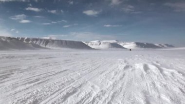 Kuzey Kutbu Spitsbergen Svalbard Arctic içinde arazi aracı.