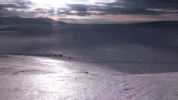 Incredibile paesaggio desertico ghiacciato nell'Artico . — Video Stock