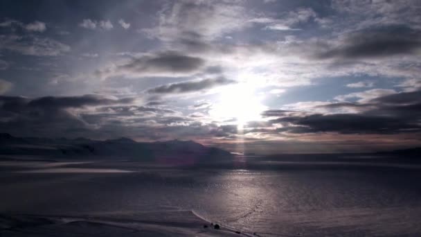 Úžasnou pouštní krajinu ledu v Arktidě. — Stock video