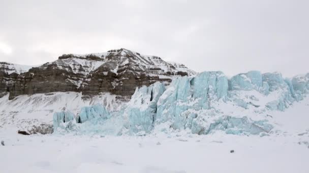 北極で素晴らしい氷の砂漠の風景. — ストック動画