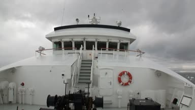 Araştırma sefer gemi gemi beyaz kar buz buzdağı Antarktika okyanusun içinde.