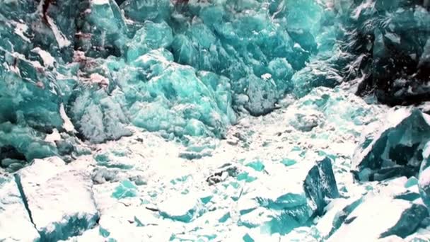 Glacier of beautiful unique turquoise color on background of snow in Arctic. — Stock Video