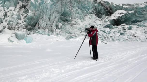 Man photographer on beautiful unique turquoise glacier in Arctic. — Stock Video