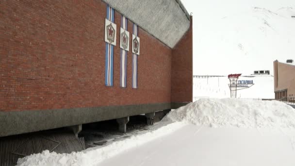 Budova v destinaci Longyearbyen Špicberk Arctic. — Stock video