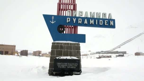断念された都市 Pyramiden スピッツ ベルゲン島北極のステラ. — ストック動画