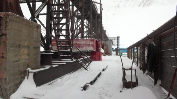 Verlaten stad Pyramiden Spitsbergen Arctic. — Stockvideo