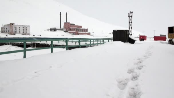 Заброшенный город Pyramiden Spitsbergen Arctic . — стоковое видео