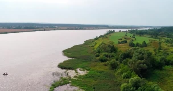 Volga river aerial view from flying quadcopter over forest. — Stock Video