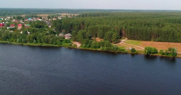 Village on Volga river aerial view from flying quadcopter over forest. — Stock Video