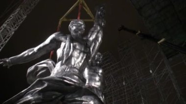 İşçi ve toplu tarlası kadını Orak ve çekiç VDKNh.