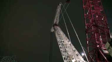 Yakın çekim vinç Liebherr kule monte edilmiş.