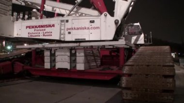 Yakın çekim vinç Liebherr kule monte edilmiş.