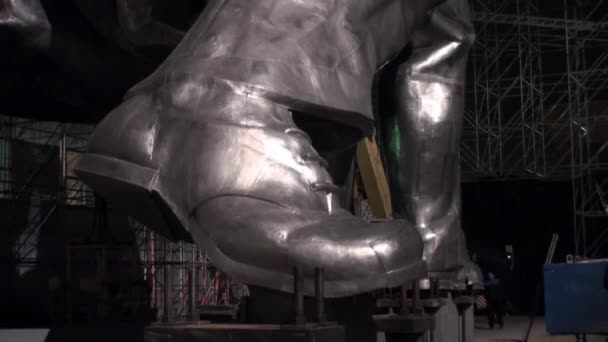 La construction des chaussures est en acier inoxydable chrome-nickel . — Video