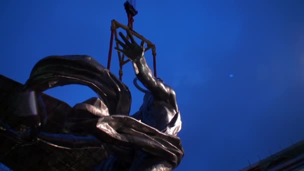 Symbol of Soviet era Worker and Collective Farm Woman sickle and hammer. — Stock Video