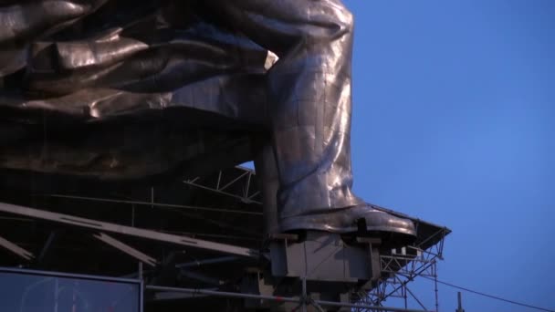 Symbol of Soviet era Worker and Collective Farm Woman sickle and hammer. — Stock Video