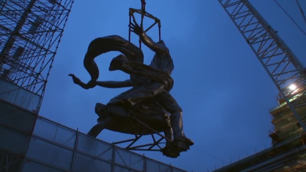 Symbol of Soviet era Worker and Collective Farm Woman sickle and hammer. — Stock Video