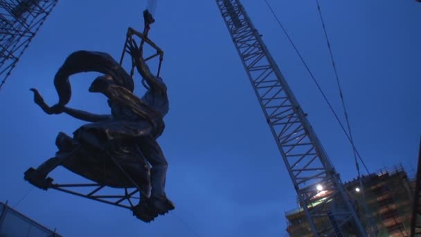 Symbol of Soviet era Worker and Collective Farm Woman sickle and hammer. — Stock Video