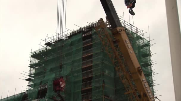 Grúa montada en torre de primer plano . — Vídeo de stock