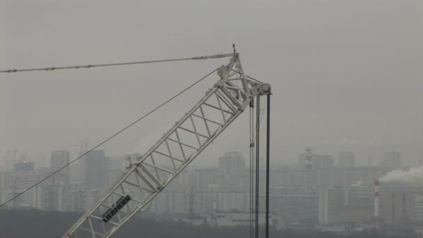Close-up tower-mounted crane Liebherr. — Stock Video