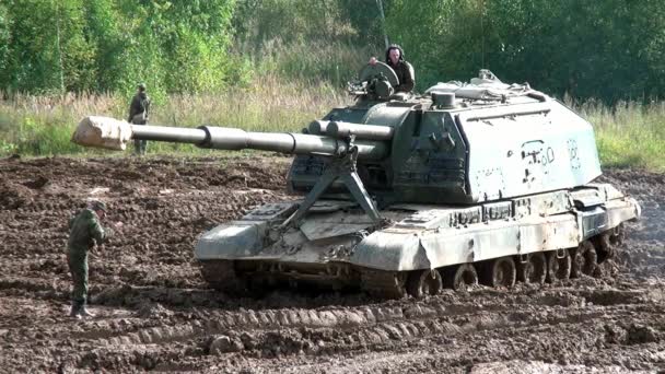 Военный танк для забастовки . — стоковое видео