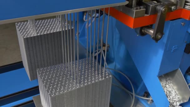 Metalworking on industrial CNC machine in factory. — Stock Footage Metalworking on industrial CNC machine in factory. Royalty Free Stock Footage