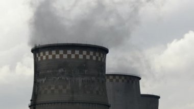 Endüstriyel boru tesisi baca duman.