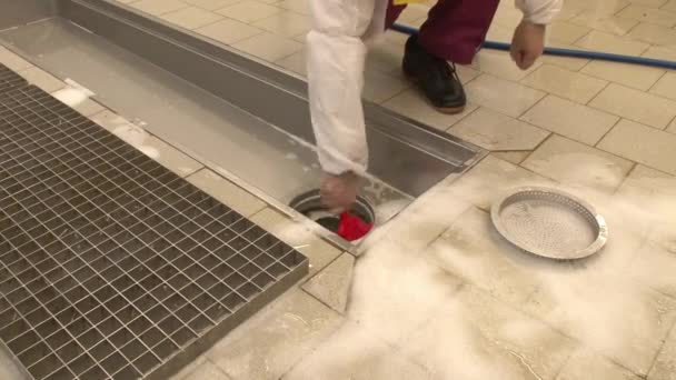 Système de nettoyage et de lavage en production — Video